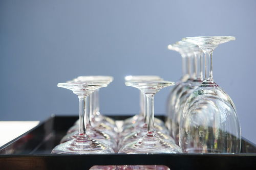 水晶醒酒器一般是不是低膨脹系數(shù)玻璃制品