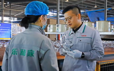 濟(jì)寧市科學(xué)技術(shù)局 2020年度全市科技創(chuàng)新先進(jìn)單位及個(gè)人事跡專題 徐正本:提升我國柔性玻璃國際話語權(quán)