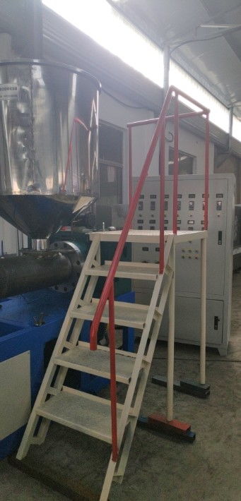 【匯欣達(dá)新型異型材加工設(shè)備異型材發(fā)泡機(jī)組異型材生產(chǎn)設(shè)備】- 